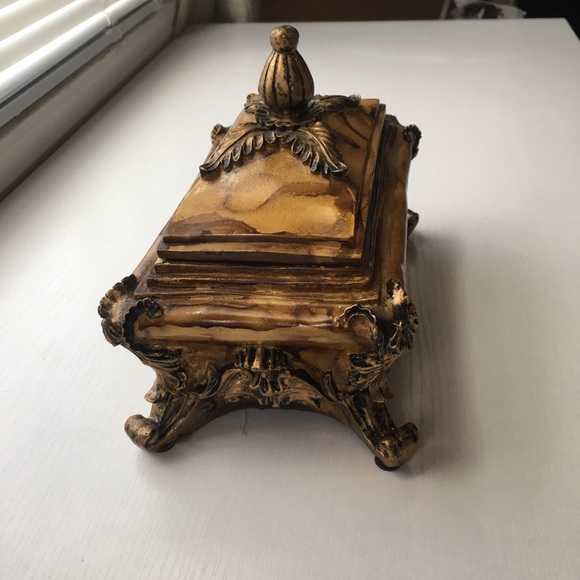 Vintage Jewelry Box Trinket Box Raised Detall Box - Picture 8 of 8